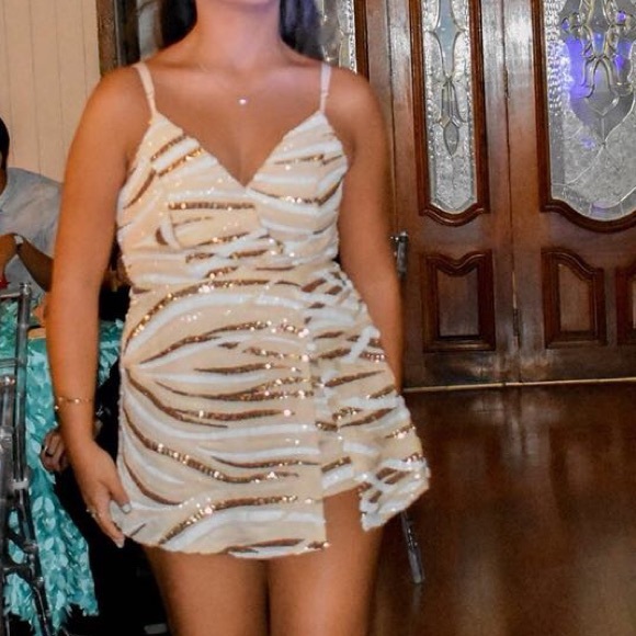 Only used one time for a special occasion. - Picture 2 of 2